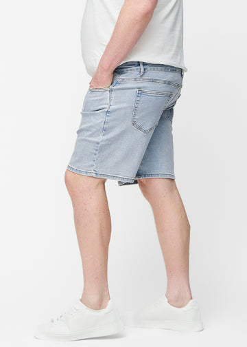 Light blue denim shorts for men in the colour Waves with a regular fit seen from the side on a plus-size model.