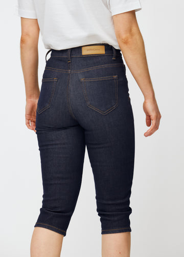 Deep dark blue denim capris for women in the colour Midnights seen from the back in close-up to show fit and details.