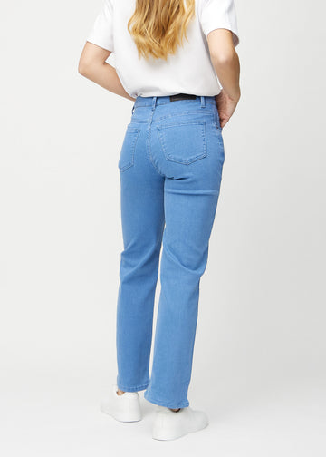 Blue loose jeans seen from the back, so the entire product can be seen.
