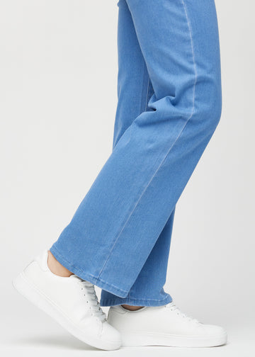 The ankles of a model, so you can see how loose the jeans fit.