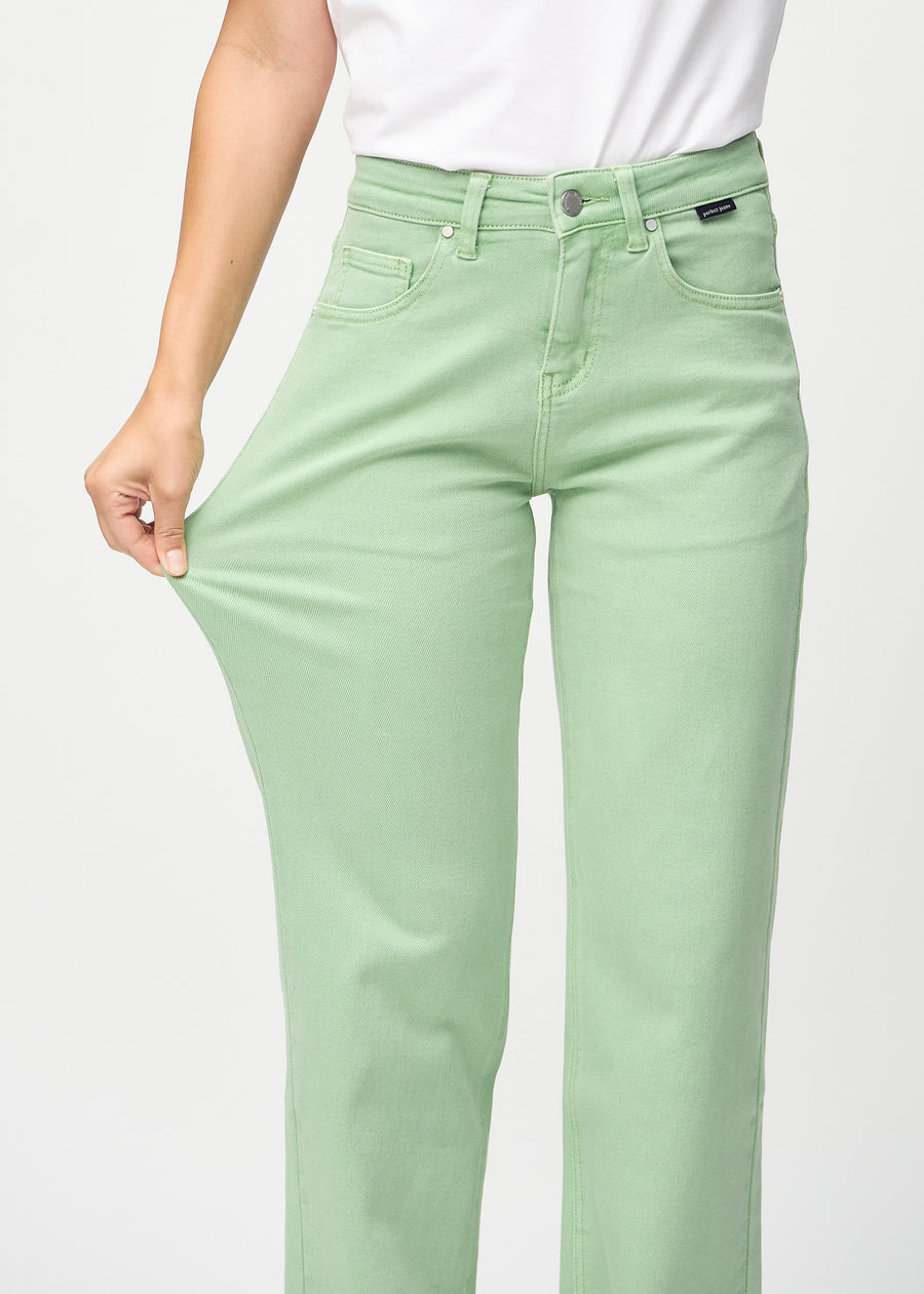 The model stretches the jeans at the thigh to show the stretch.
