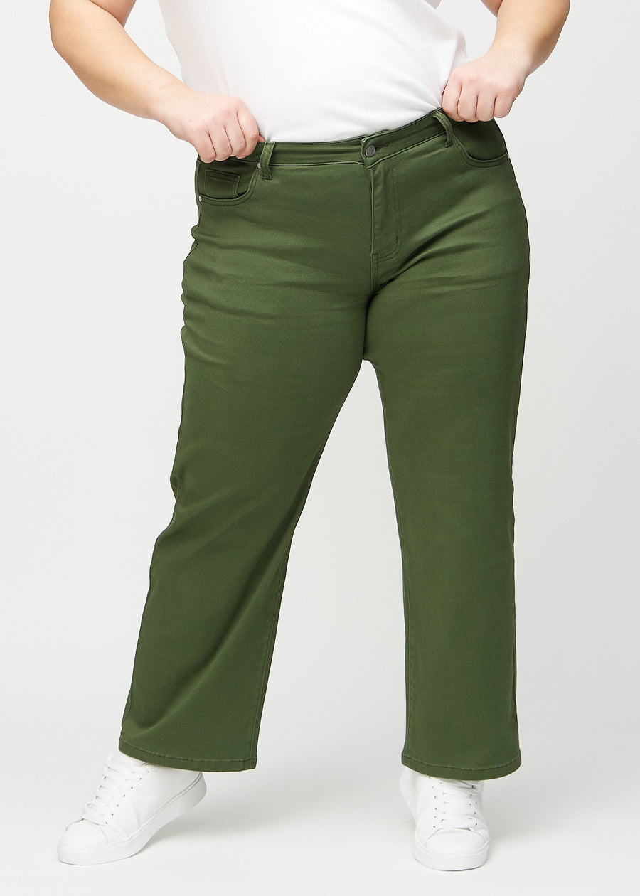 Dark green loose jeans, model name Renewals, which are loose-fitting with plenty of width in the legs on a plus-size model, seen from the front.