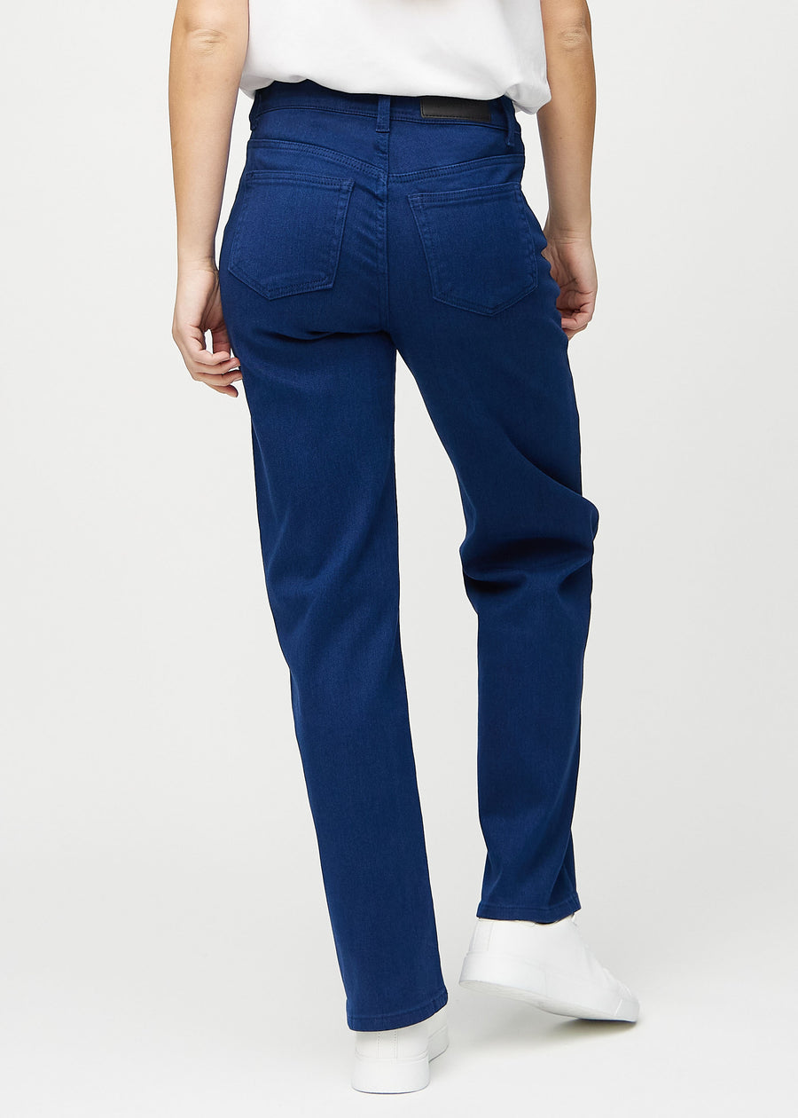 Loose jeans for women in dark blue, color Royals. Back view on a model, showing the overall relaxed fit.