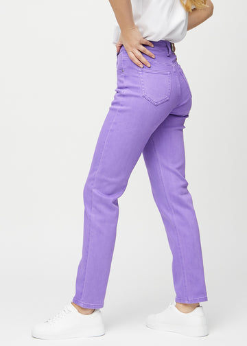 Regular jeans for women in purple, color Lavenders. Side view on a model.