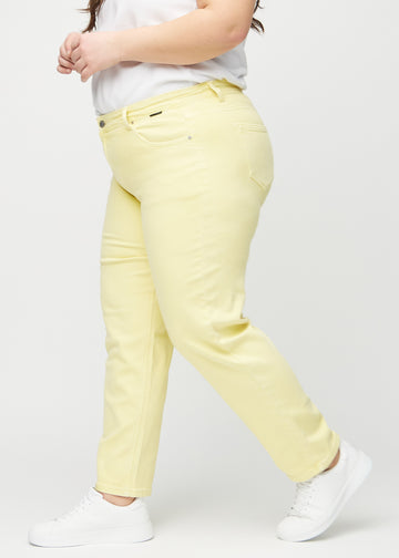 Regular jeans for women in light yellow, color Lemonades. Side view on a plus-size model.