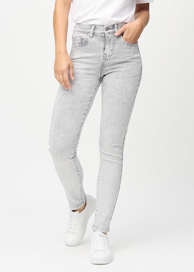 Light grey denim skinny jeans, model name Ashes, which fits tightly along the leg, seen from the front.