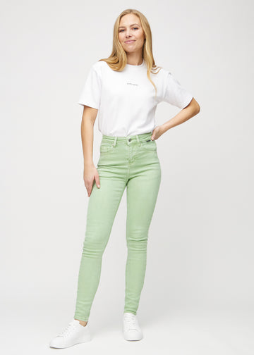 Skinny jeans for women in light green, color Mints. Full-length view of a model in the jeans.