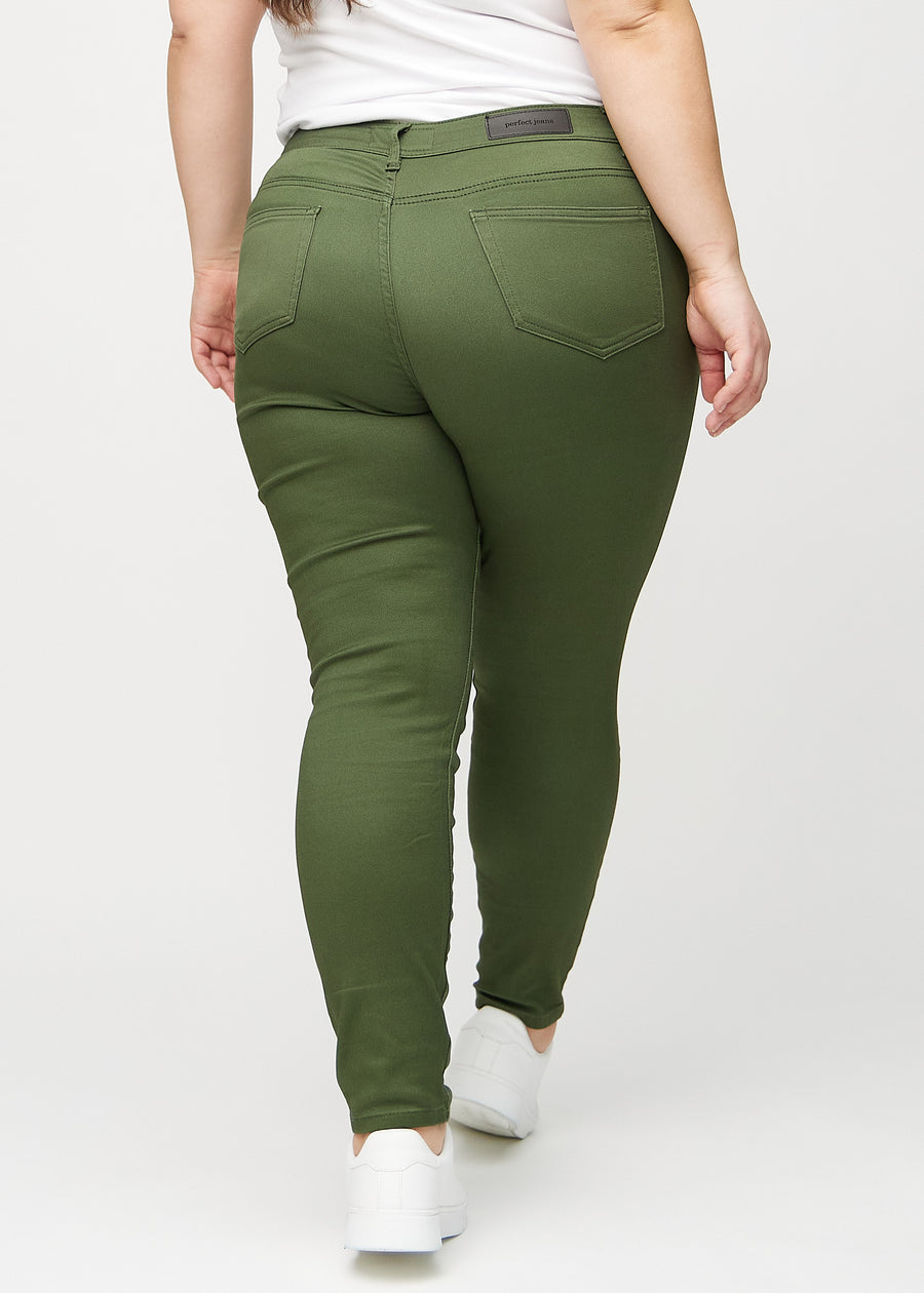 Dark green skinny jeans seen from the back on a plus-size model, so the full product can be seen.