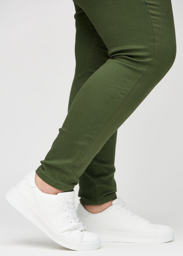 The ankles of a plus-size model, so you can see how loose or tight the jeans fit.