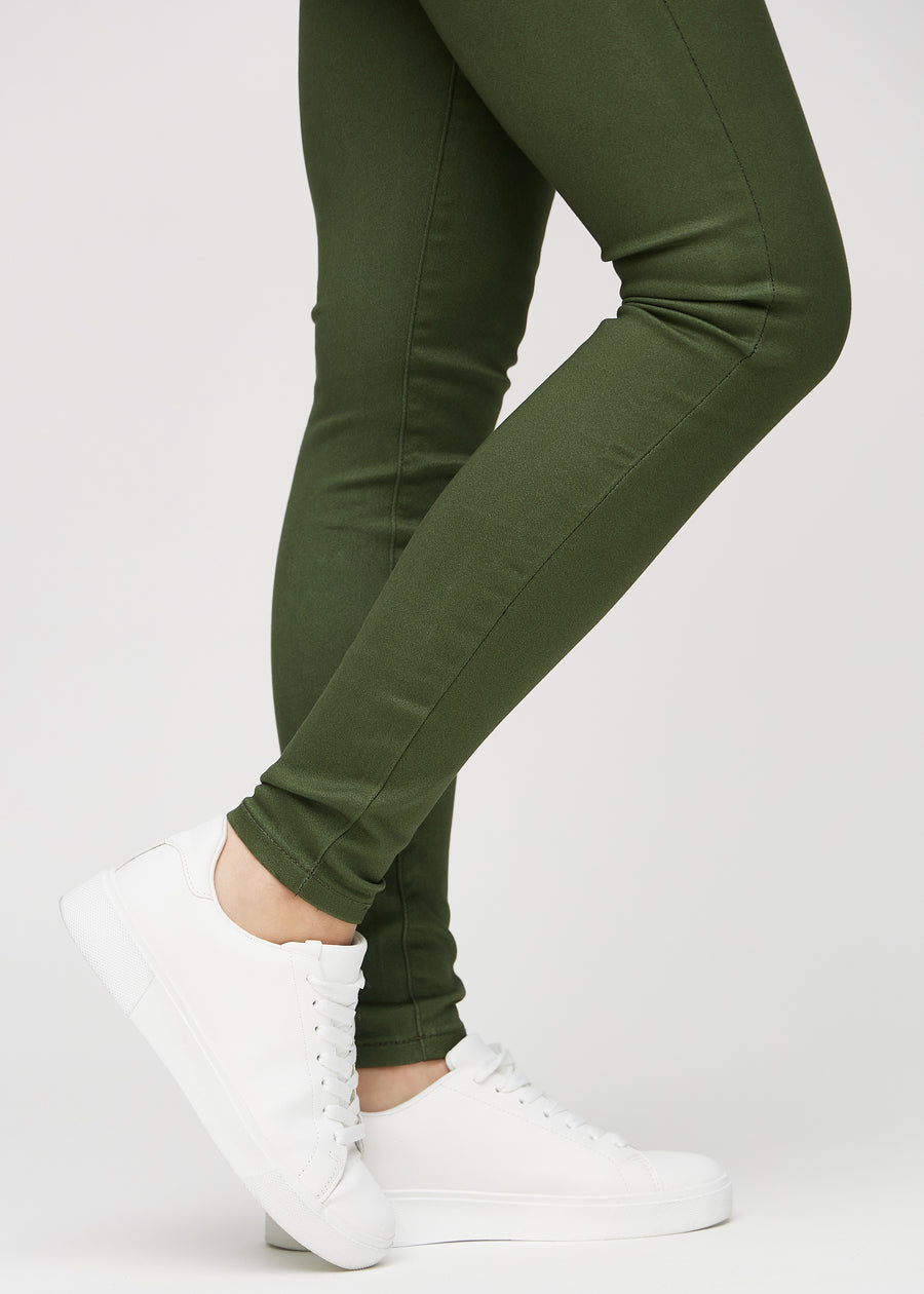 The ankles of a model, so you can see how loose or tight the jeans fit.