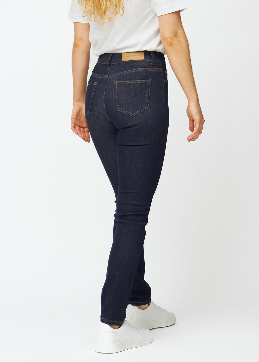 Deep dark blue denim jeans for women in the color Midnights seen from the back.