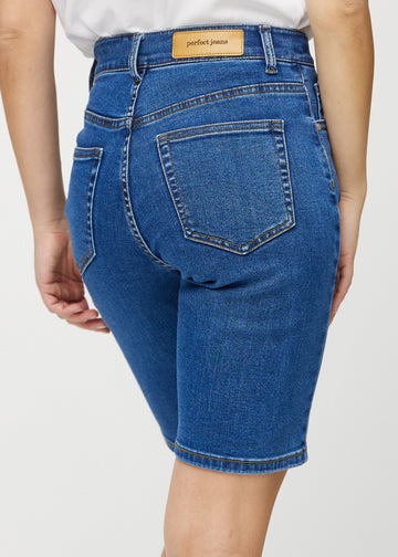 Dark denim regular middle shorts seen from the back close up to show details.