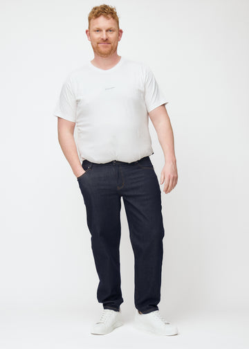 Full image of a plus-size model in deep dark blue denim jeans for men in the color Midnights with a regular fit.