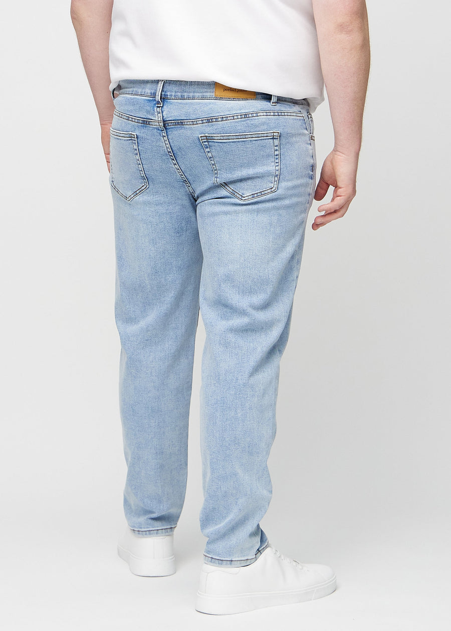 Light denim regular jeans seen from the back on a plus-size model, so the full product can be seen.