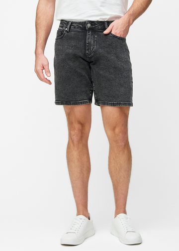 Dark grey denim shorts for men in the colour Shadows with a regular fit that sits naturally at the hips and leaves room around the thighs, seen from the front.